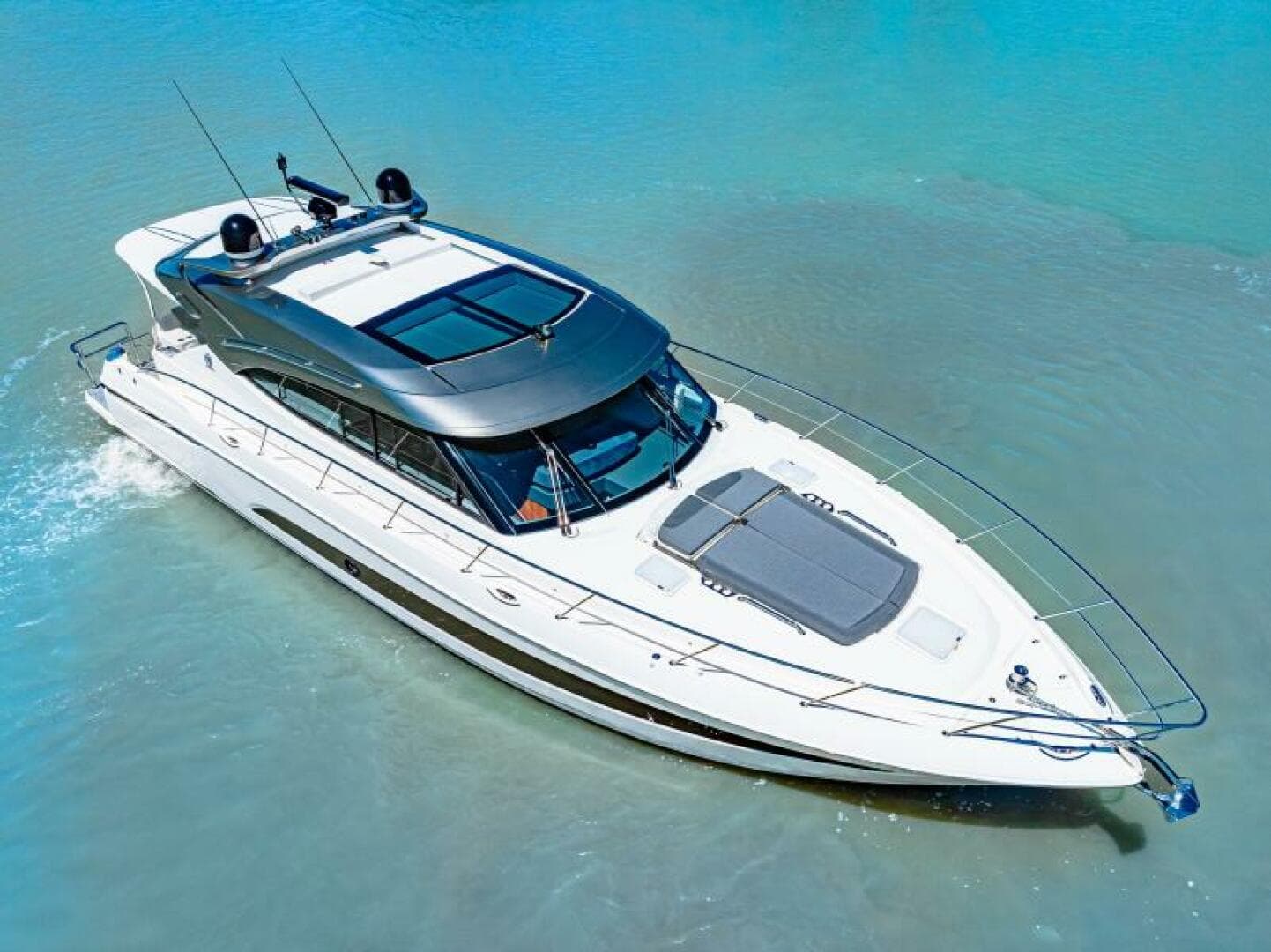 2022 Riviera 5400 Sport Yacht Platinum Edition — photo 4
