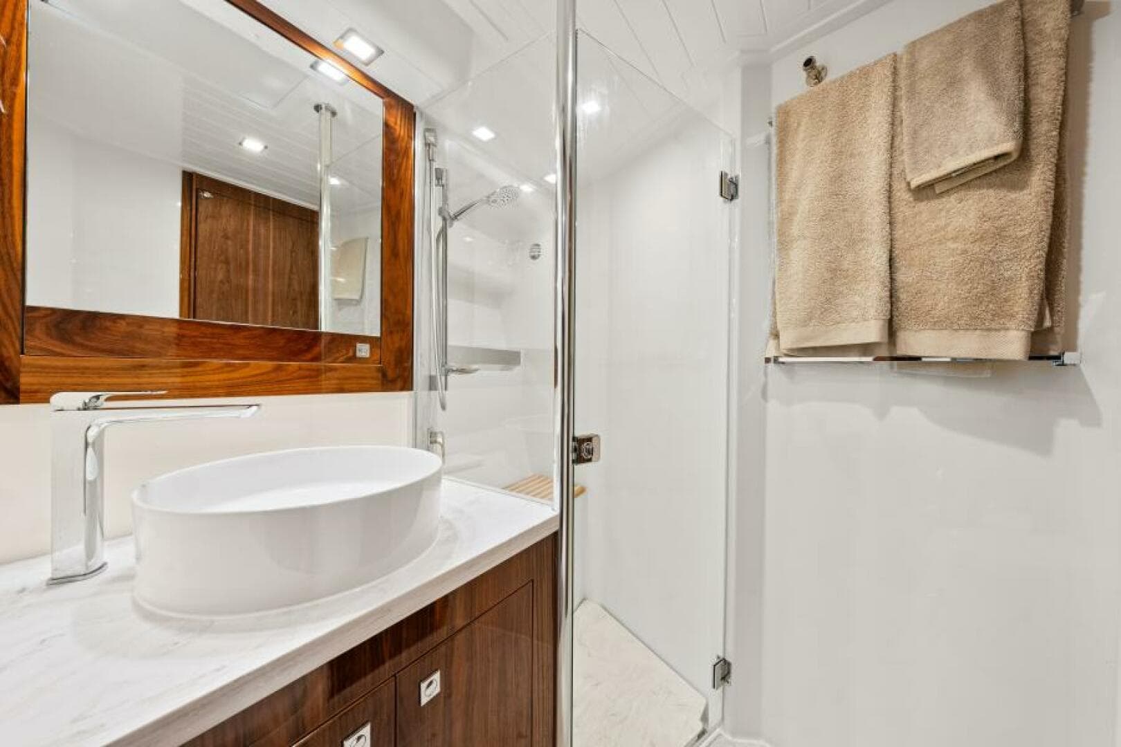 2022 Riviera 5400 Sport Yacht Platinum Edition — photo 86