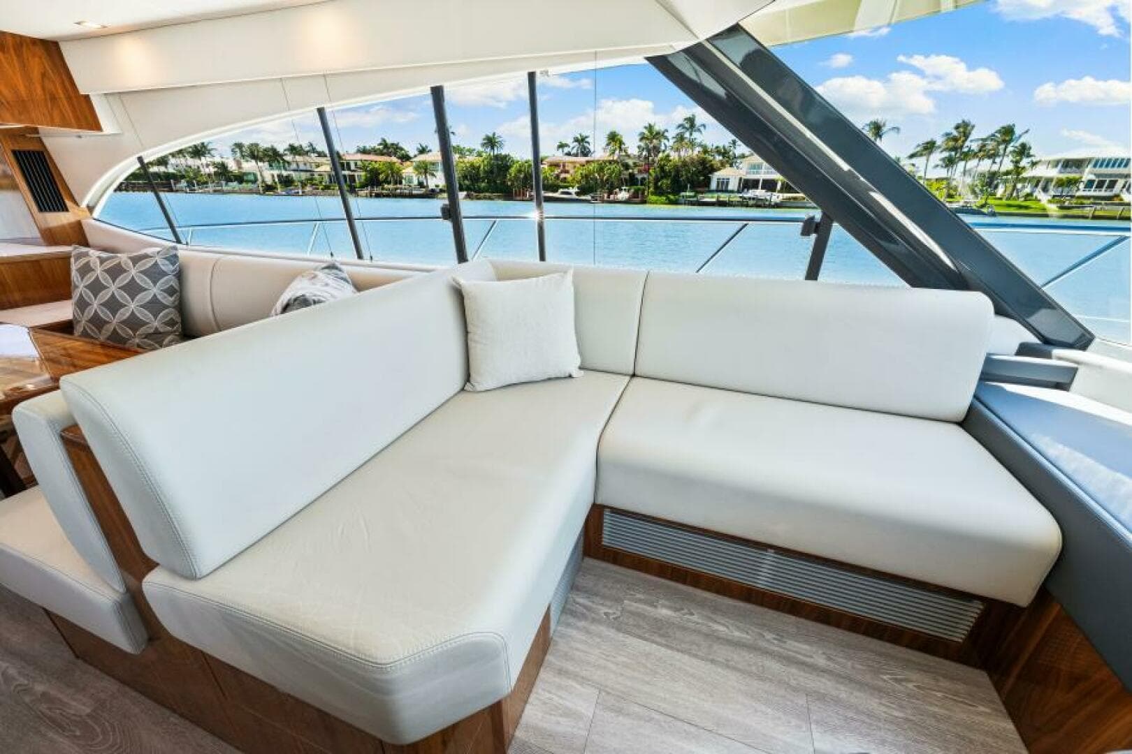 2022 Riviera 5400 Sport Yacht Platinum Edition — photo 70