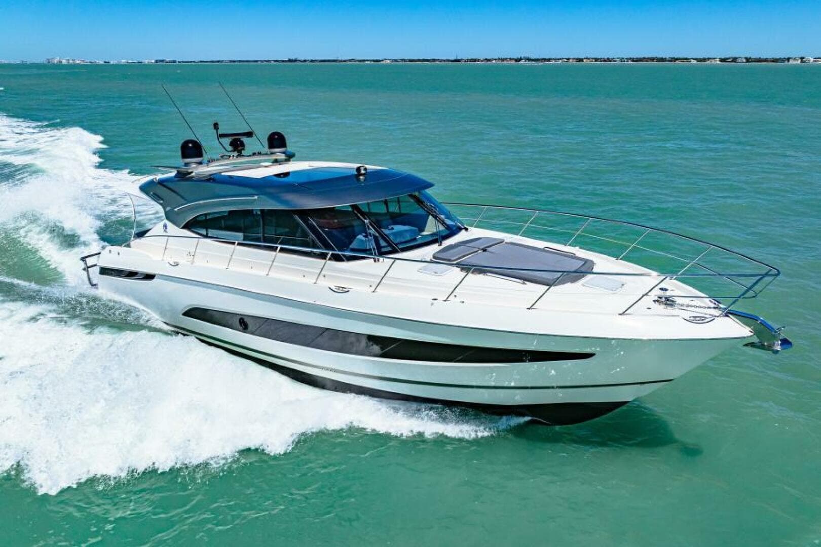 2022 Riviera 5400 Sport Yacht Platinum Edition — photo 22