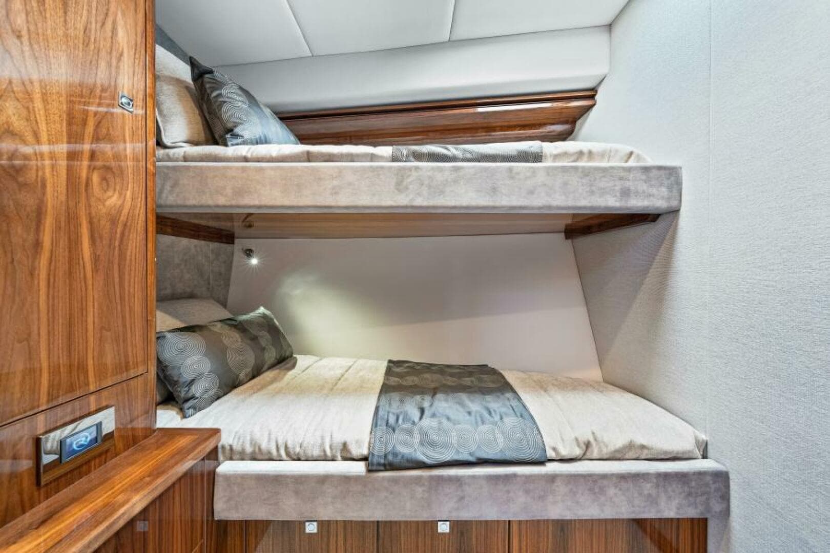 2022 Riviera 5400 Sport Yacht Platinum Edition — photo 87