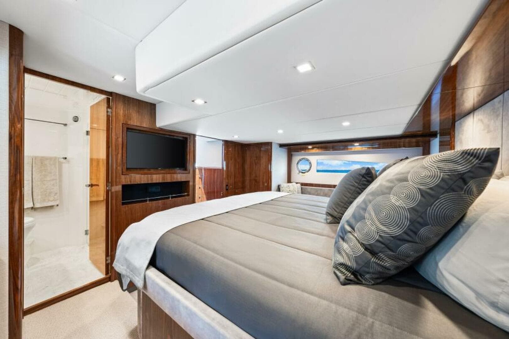 2022 Riviera 5400 Sport Yacht Platinum Edition — photo 79