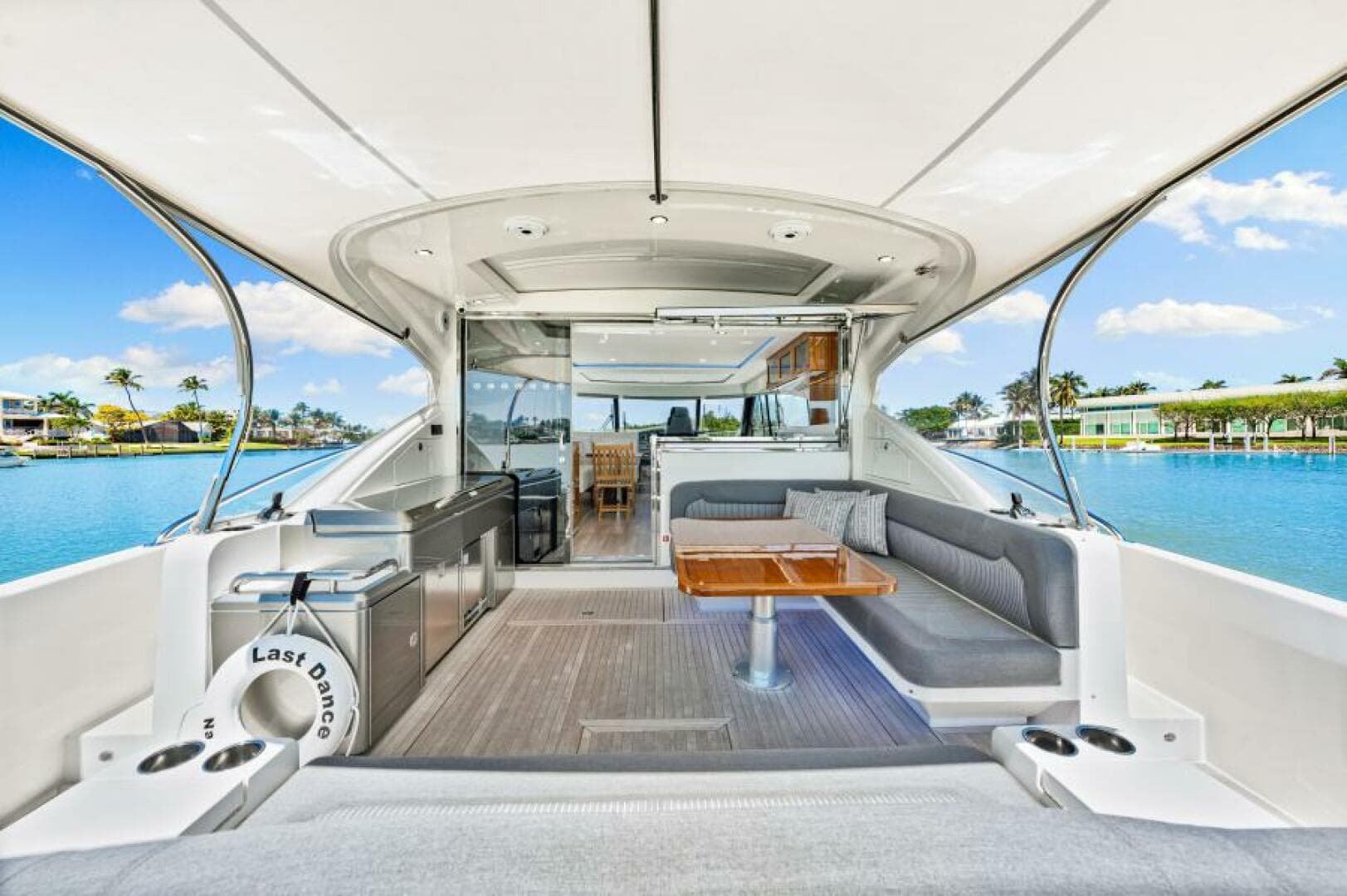 2022 Riviera 5400 Sport Yacht Platinum Edition — photo 39
