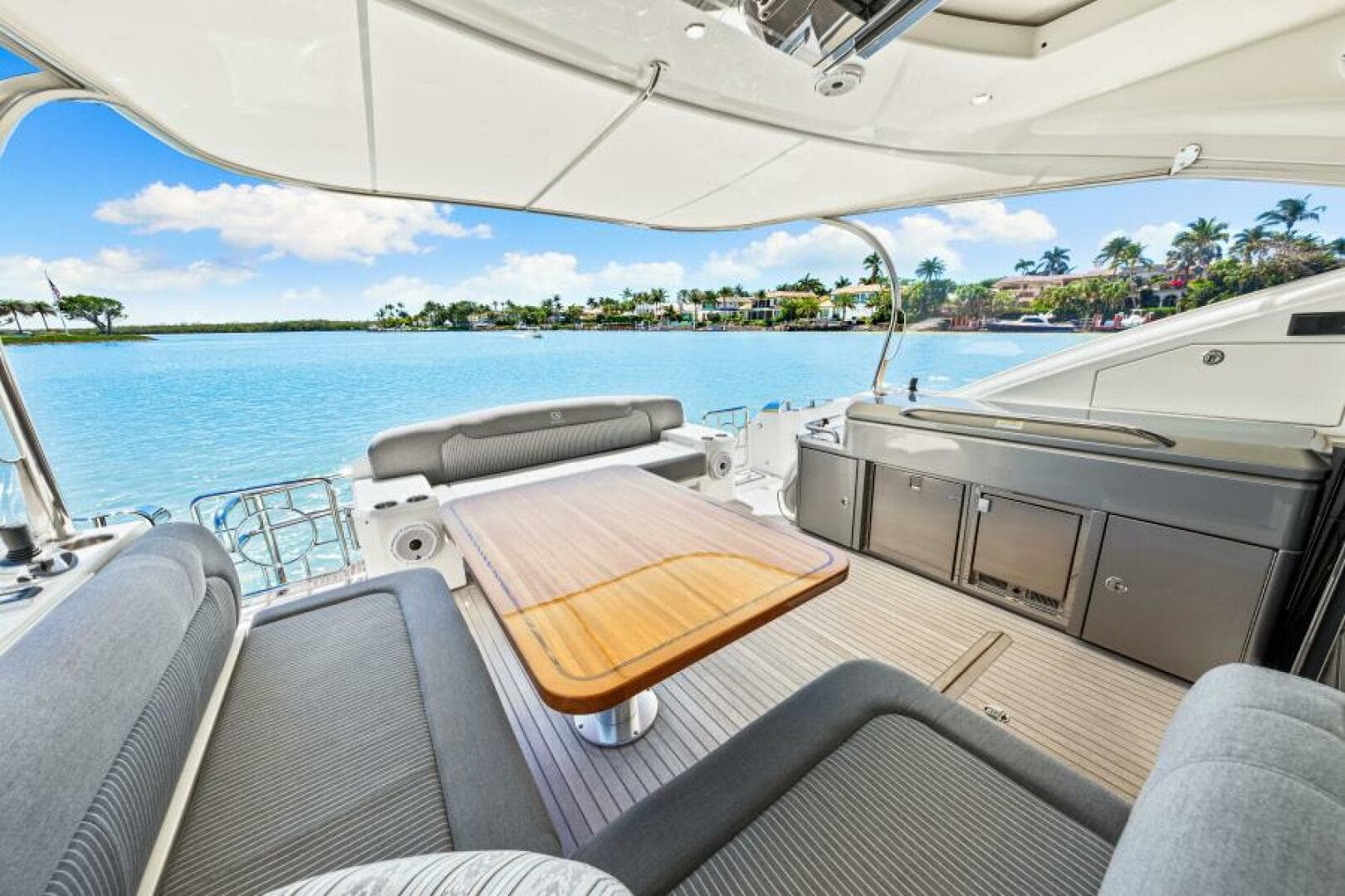 2022 Riviera 5400 Sport Yacht Platinum Edition — photo 46