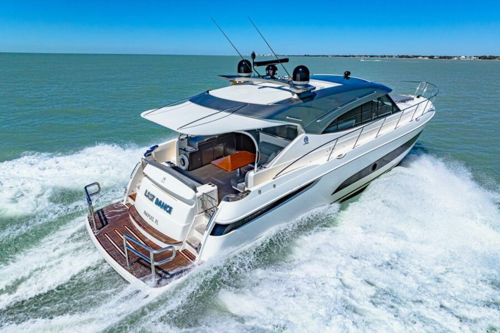 2022 Riviera 5400 Sport Yacht Platinum Edition — photo 37