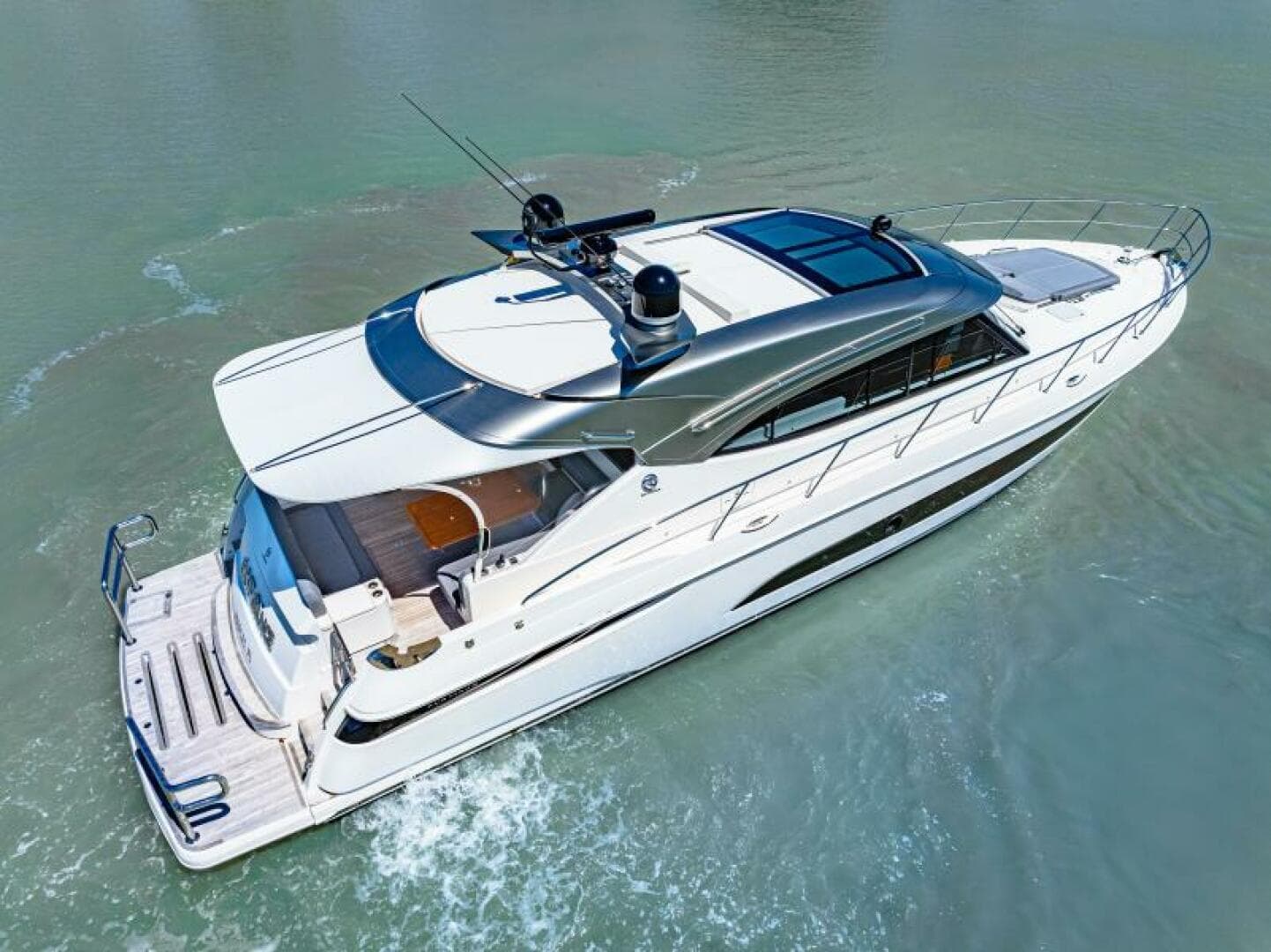 2022 Riviera 5400 Sport Yacht Platinum Edition — photo 17