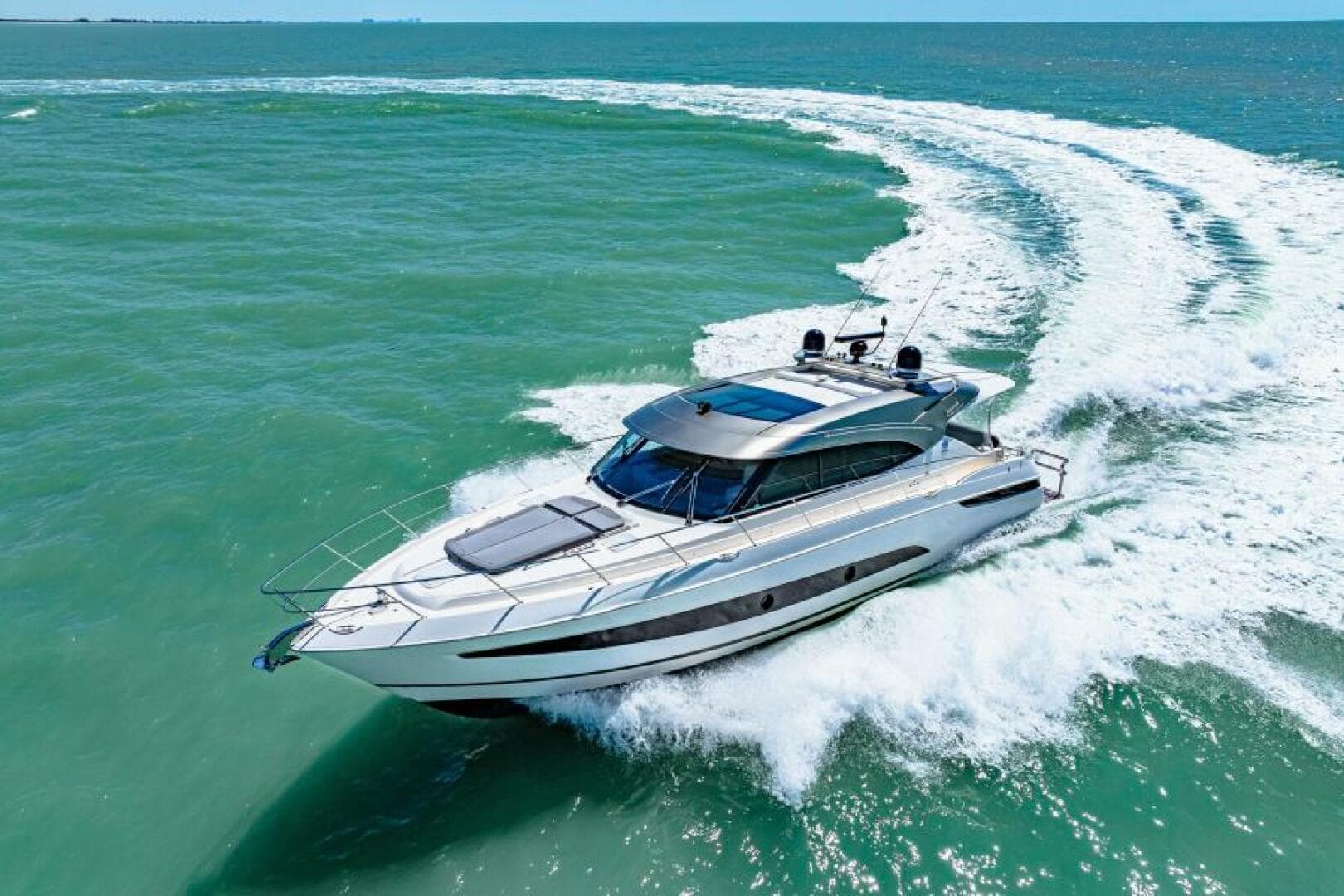 2022 Riviera 5400 Sport Yacht Platinum Edition — photo 19