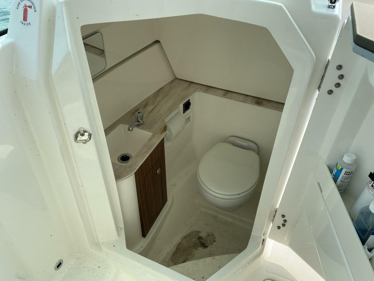 2021 Pursuit 266 Dual Console — photo 29