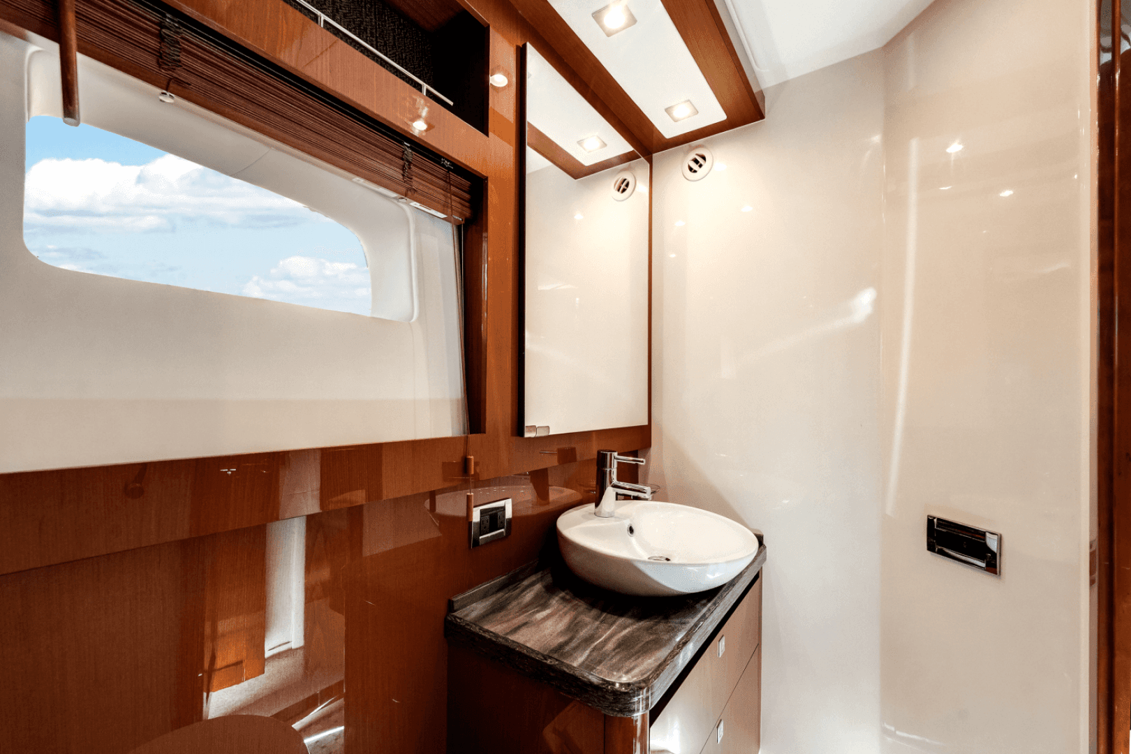 2017 Sea Ray 510 Fly — photo 23