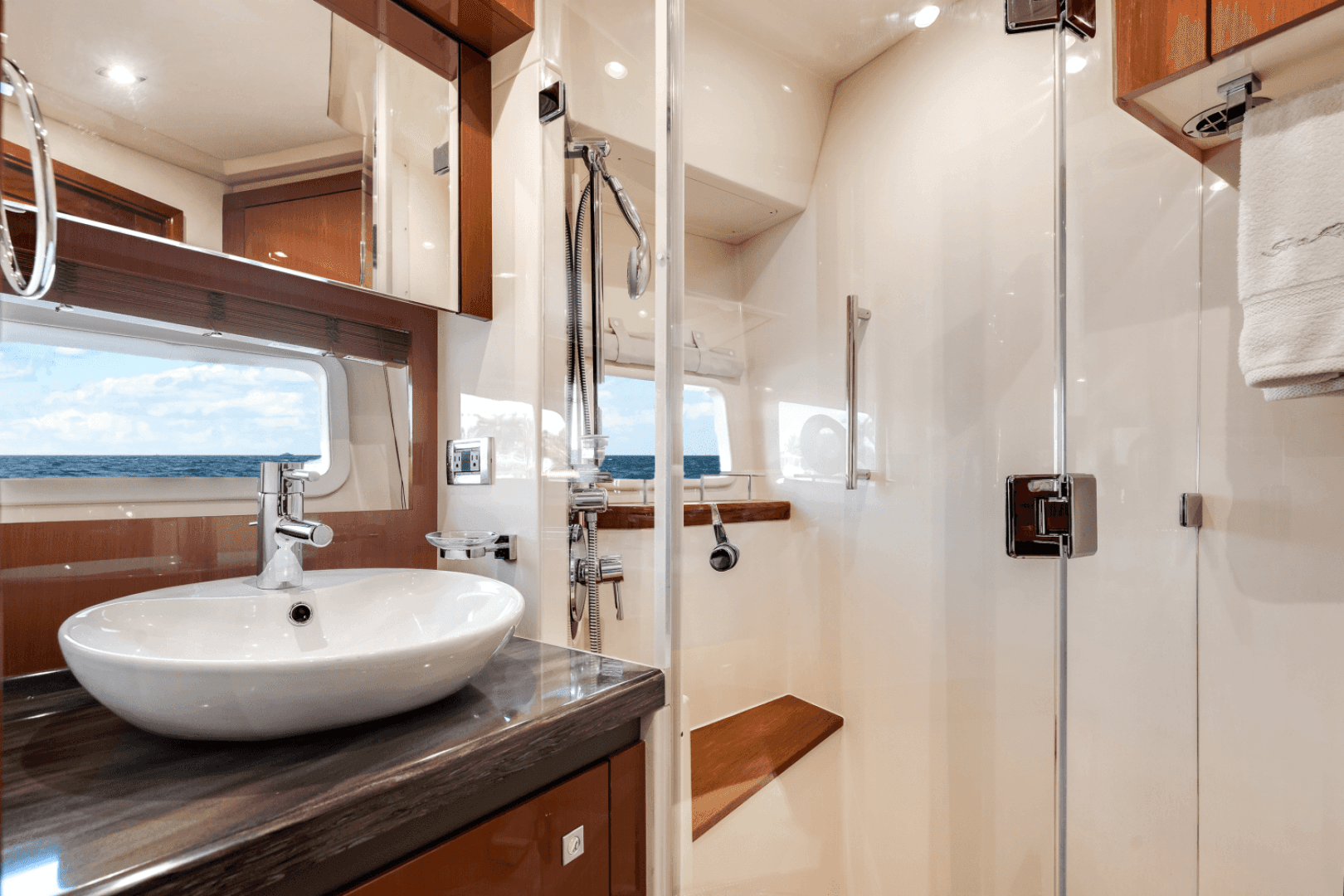 2017 Sea Ray 510 Fly — photo 14