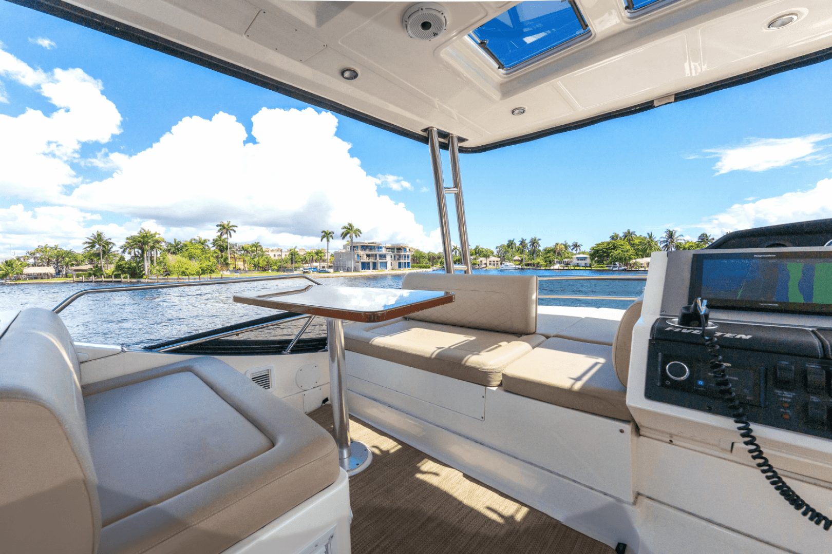 2017 Sea Ray 510 Fly — photo 42