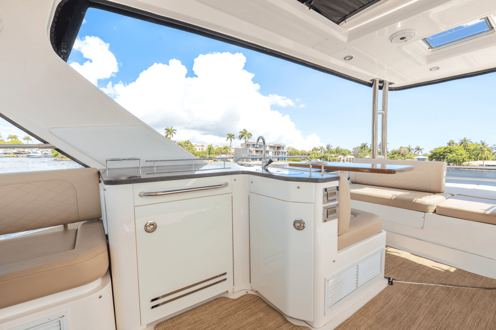 2017 Sea Ray 510 Fly — photo 40