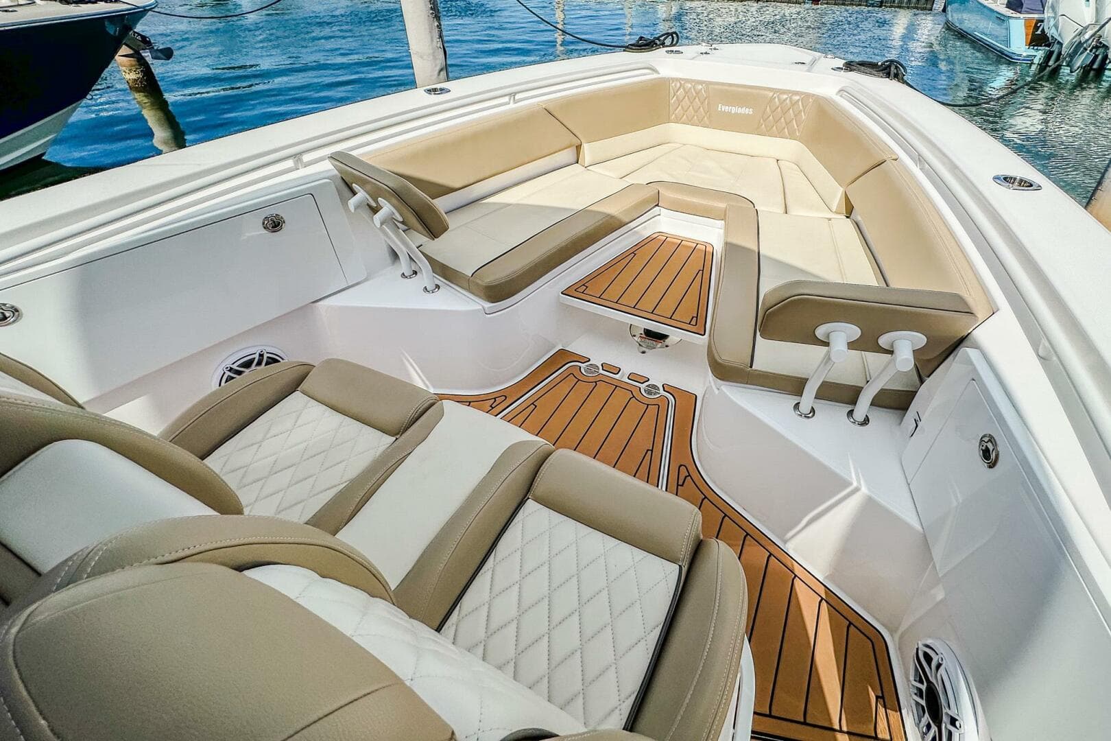 2023 Everglades 335 CC — photo 33