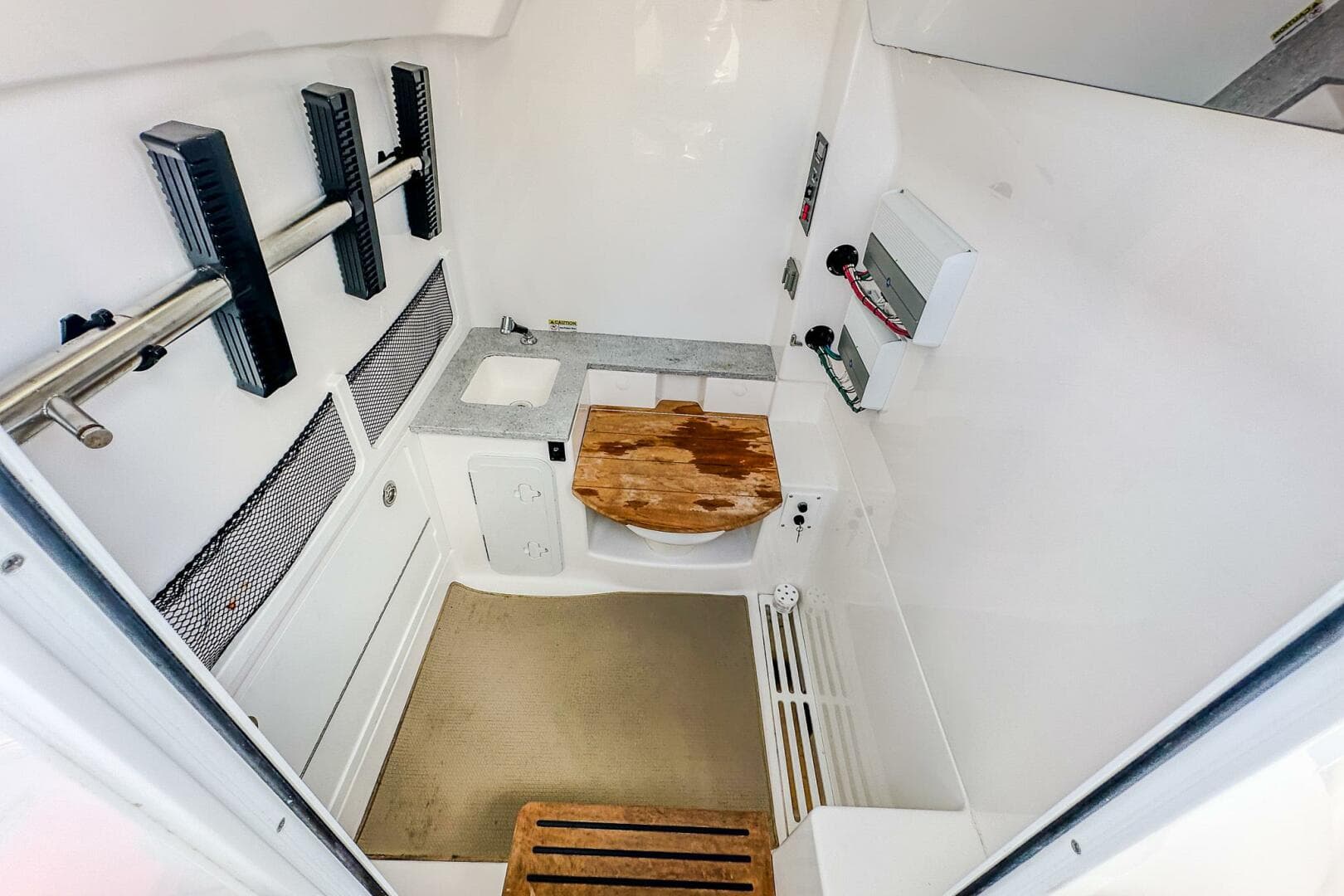 2023 Everglades 335 CC — photo 39