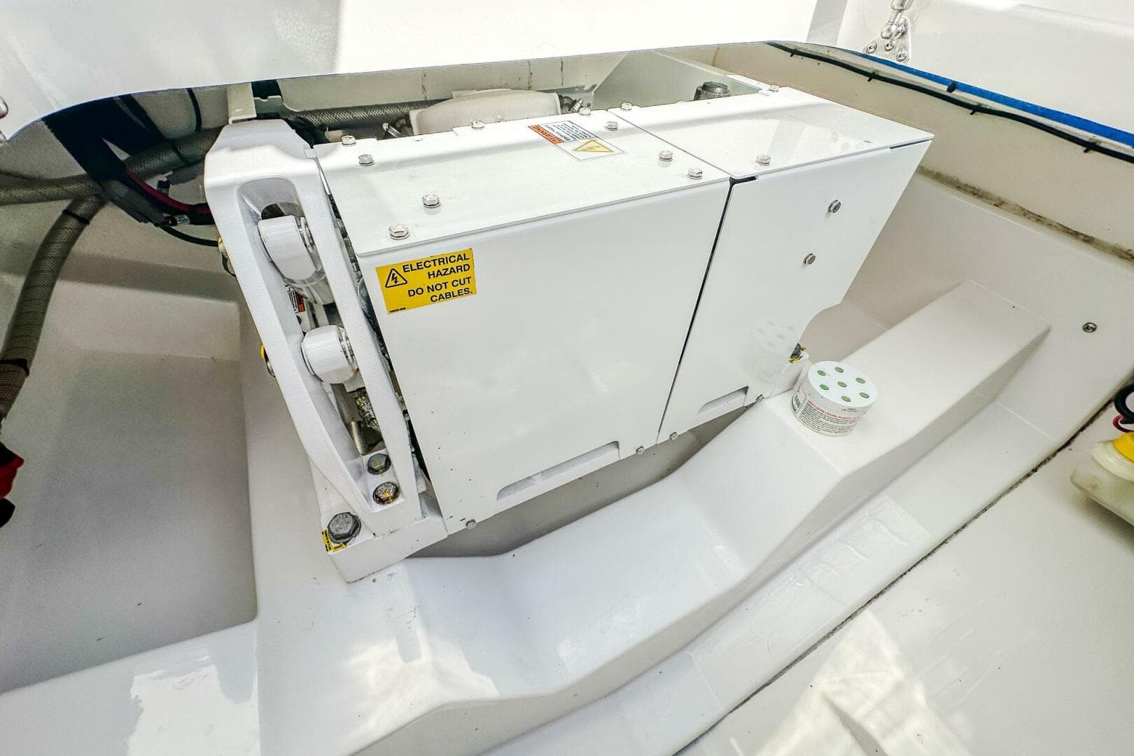 2023 Everglades 335 CC — photo 42