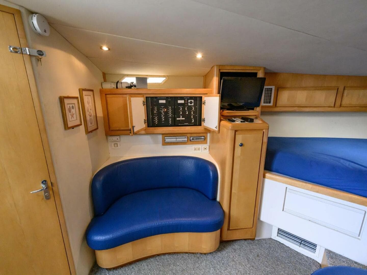 1998 Bertram 36 Moppie — photo 18