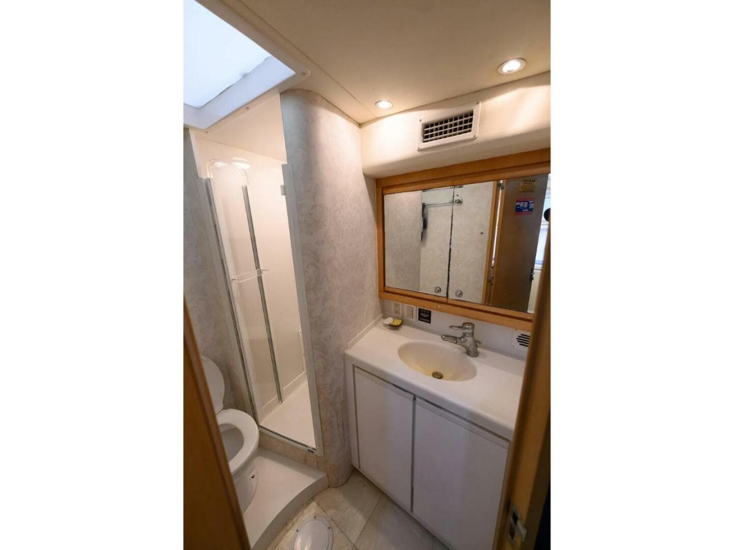 1998 Bertram 36 Moppie — photo 19