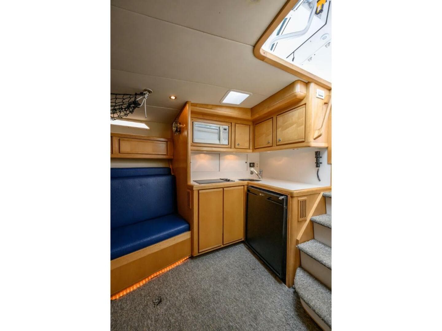 1998 Bertram 36 Moppie — photo 15