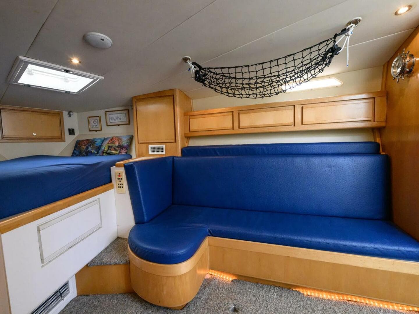 1998 Bertram 36 Moppie — photo 16