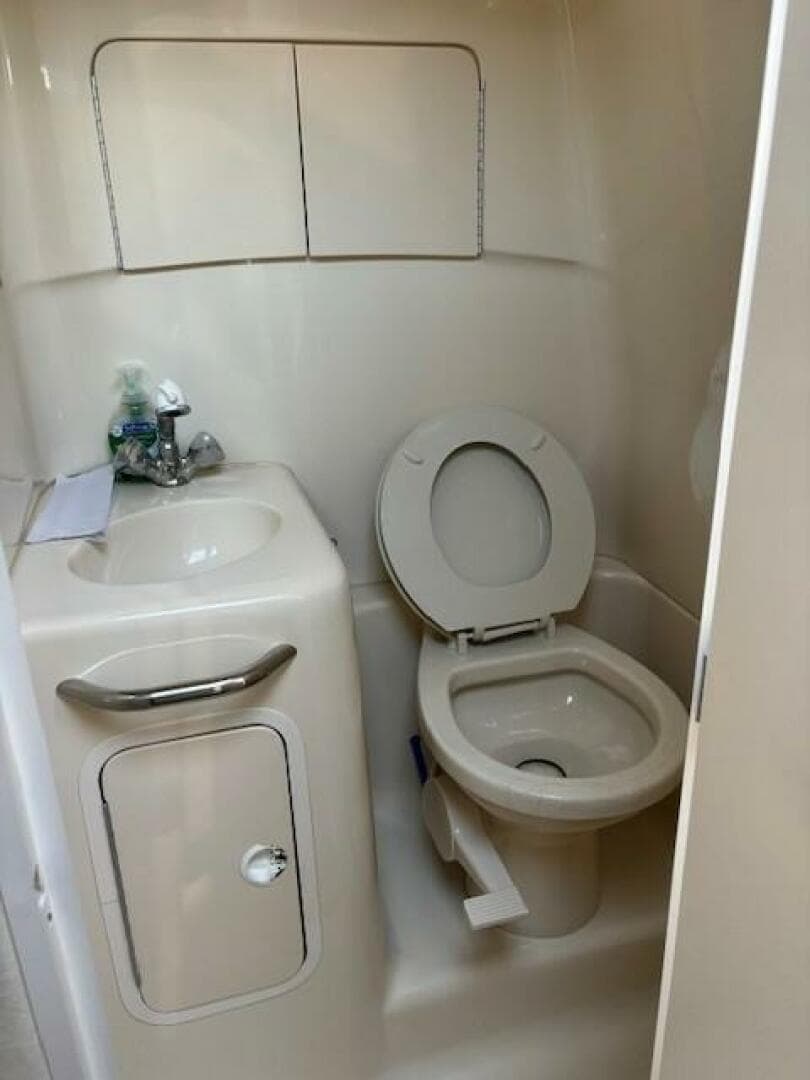 2000 Sea Ray 270 Sundancer — photo 13