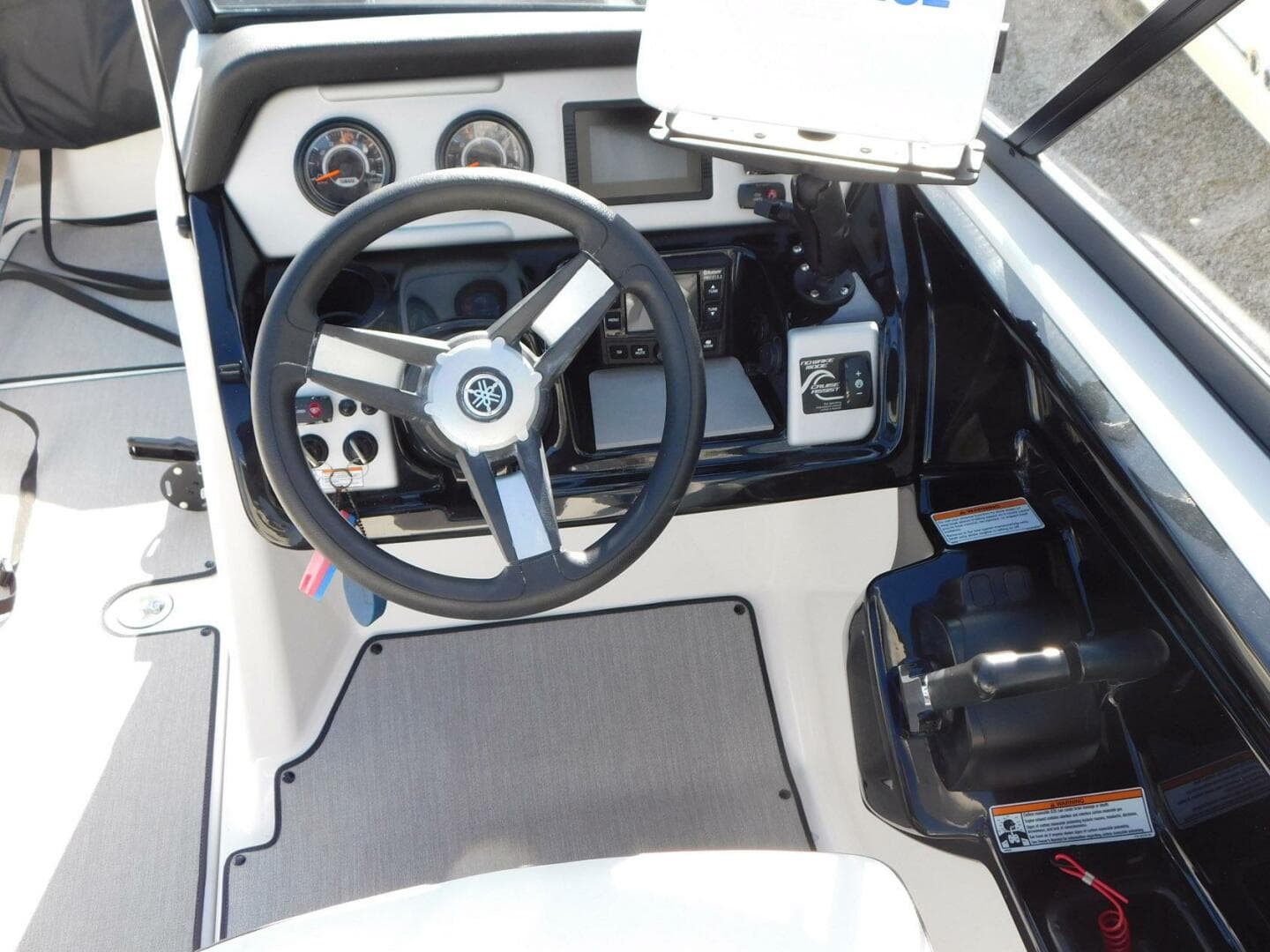 2021 Yamaha Boats Ar 210 — photo 4