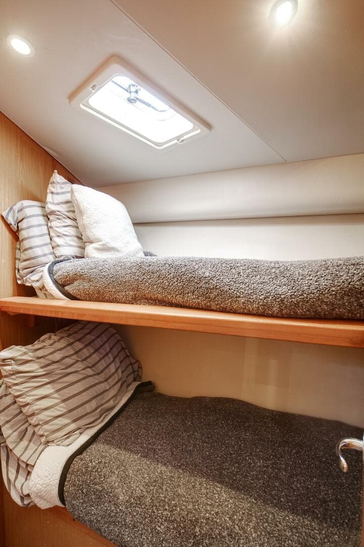 2007 Luhrs 36 Convertible — photo 13