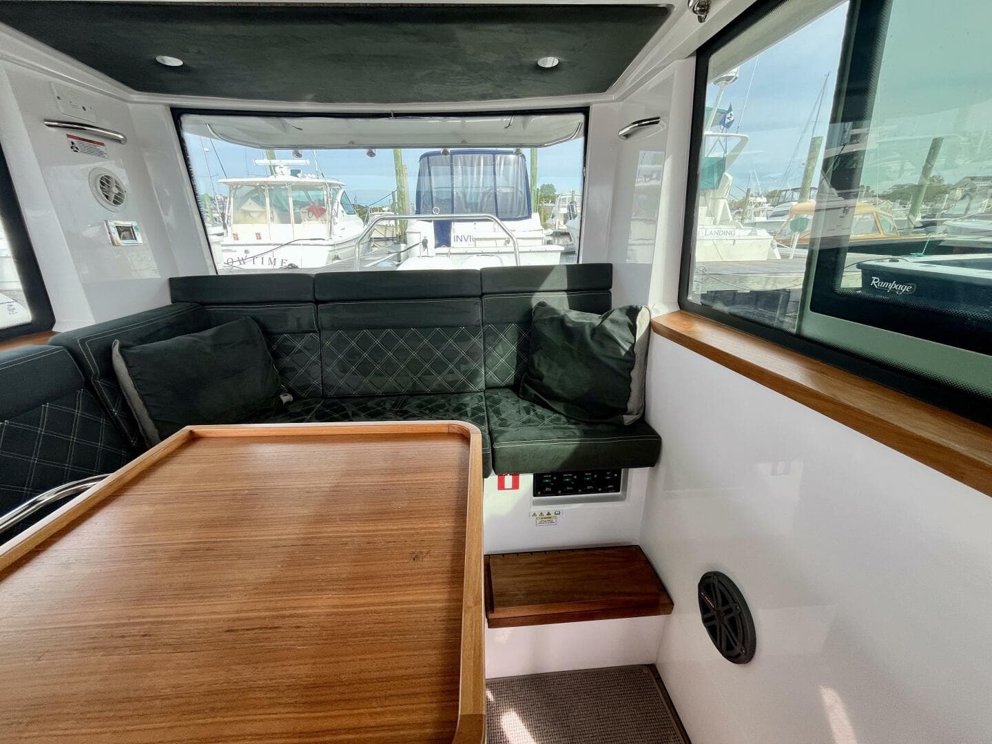 2018 Axopar 37 Sport Cabin R — photo 18
