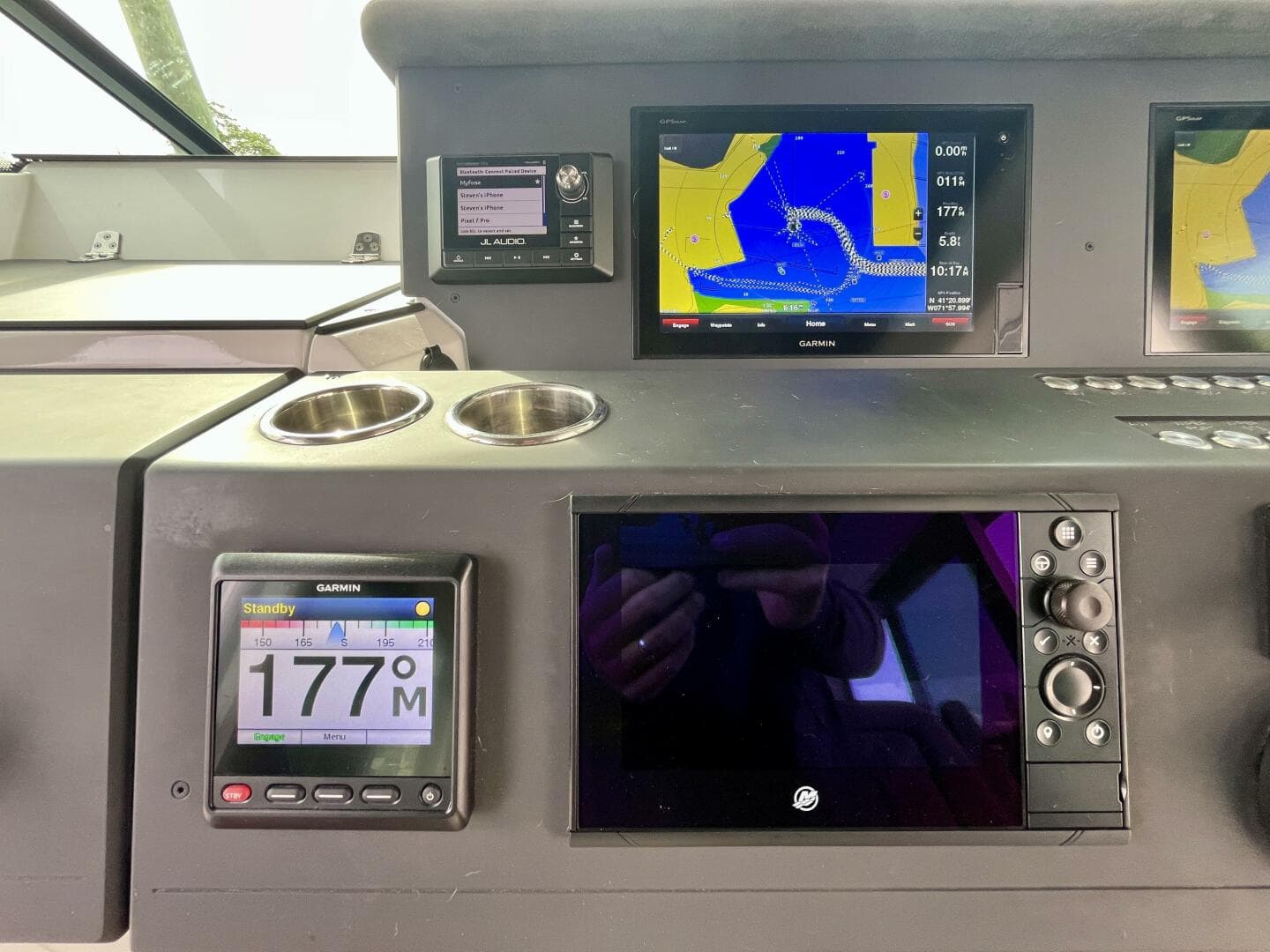 2018 Axopar 37 Sport Cabin R — photo 12