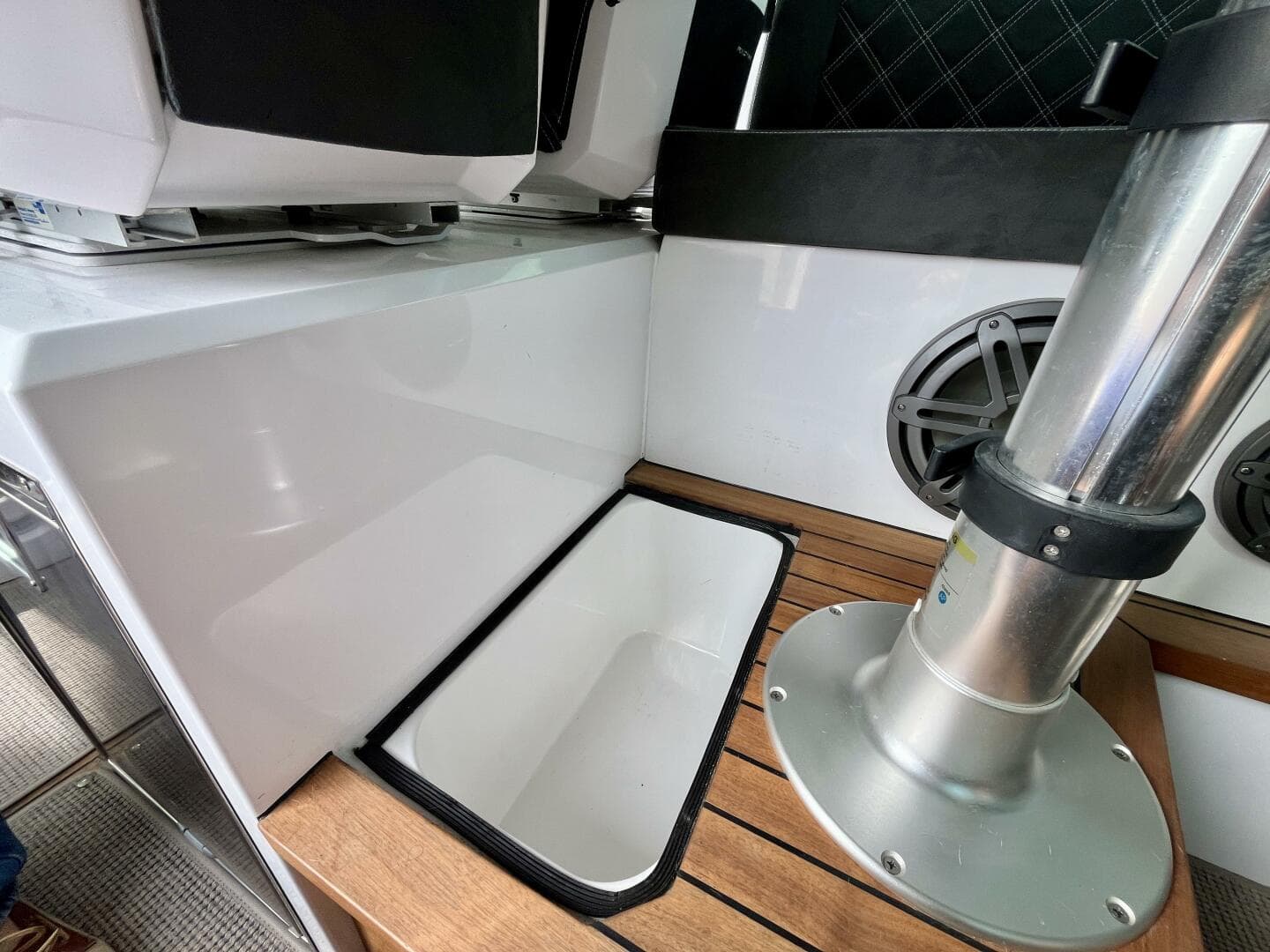 2018 Axopar 37 Sport Cabin R — photo 36