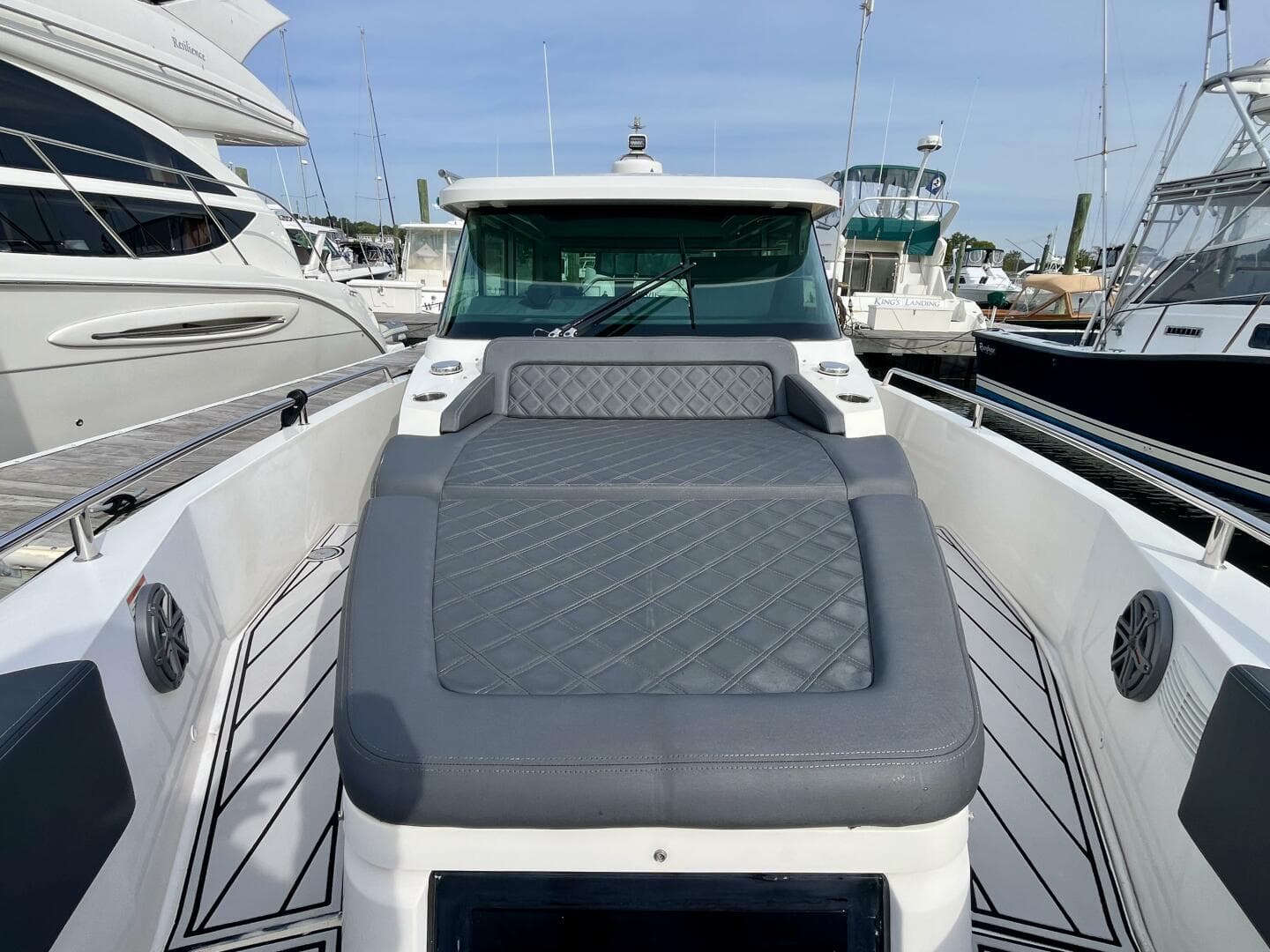 2018 Axopar 37 Sport Cabin R — photo 8