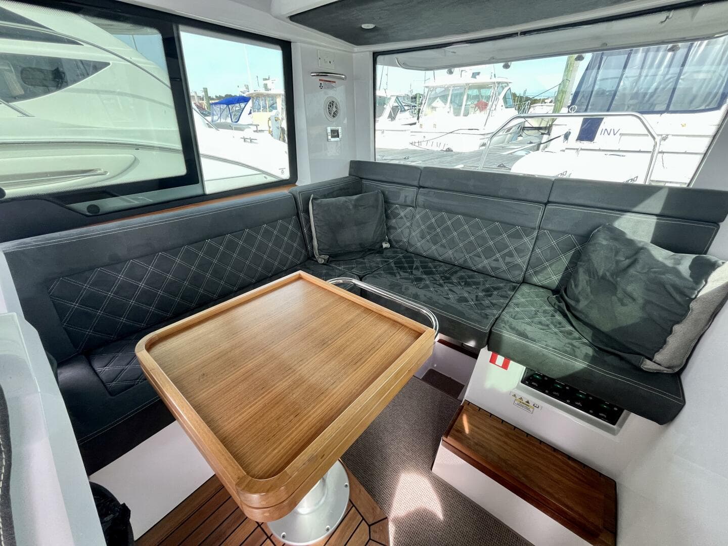 2018 Axopar 37 Sport Cabin R — photo 17