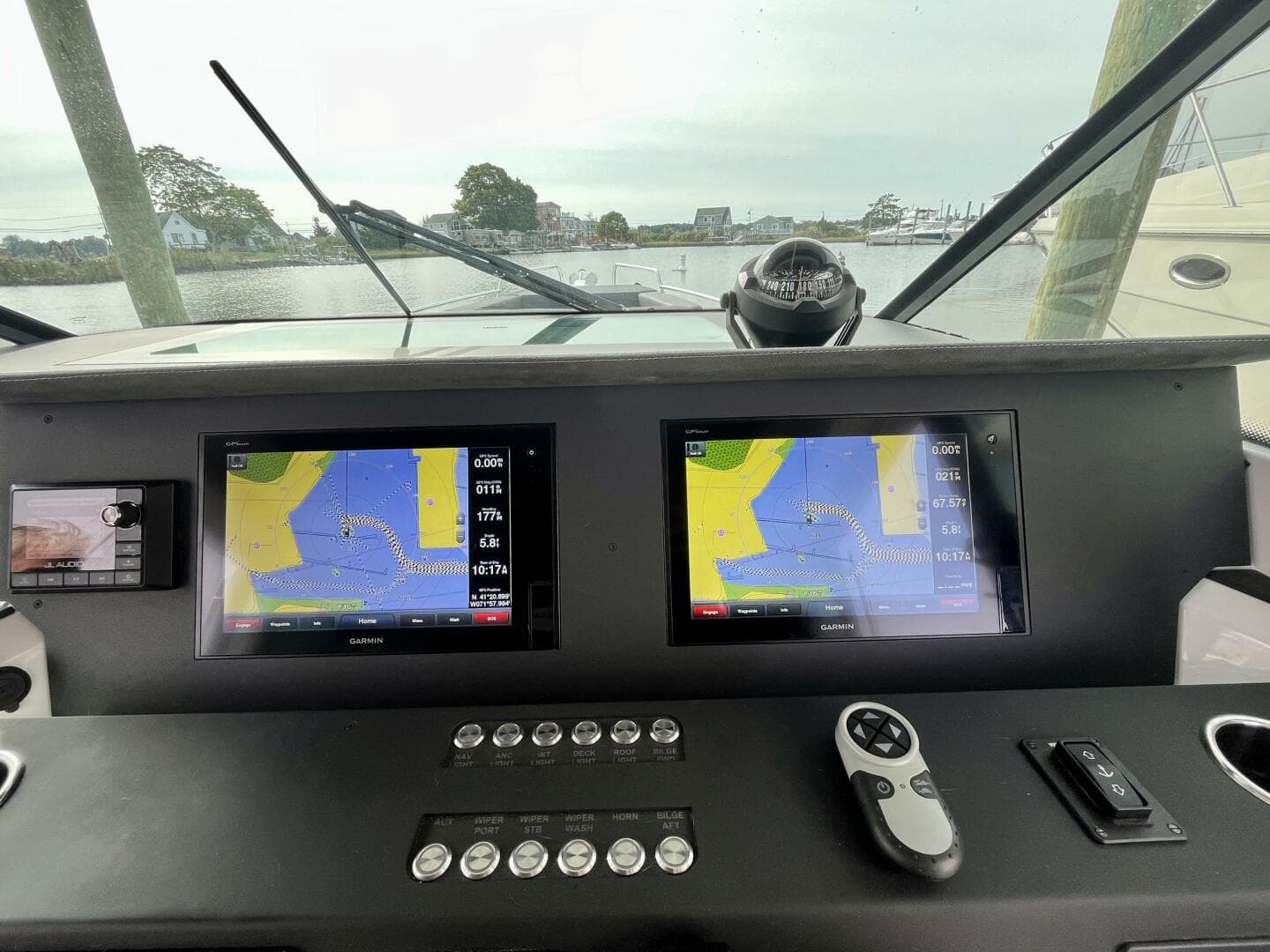 2018 Axopar 37 Sport Cabin R — photo 13