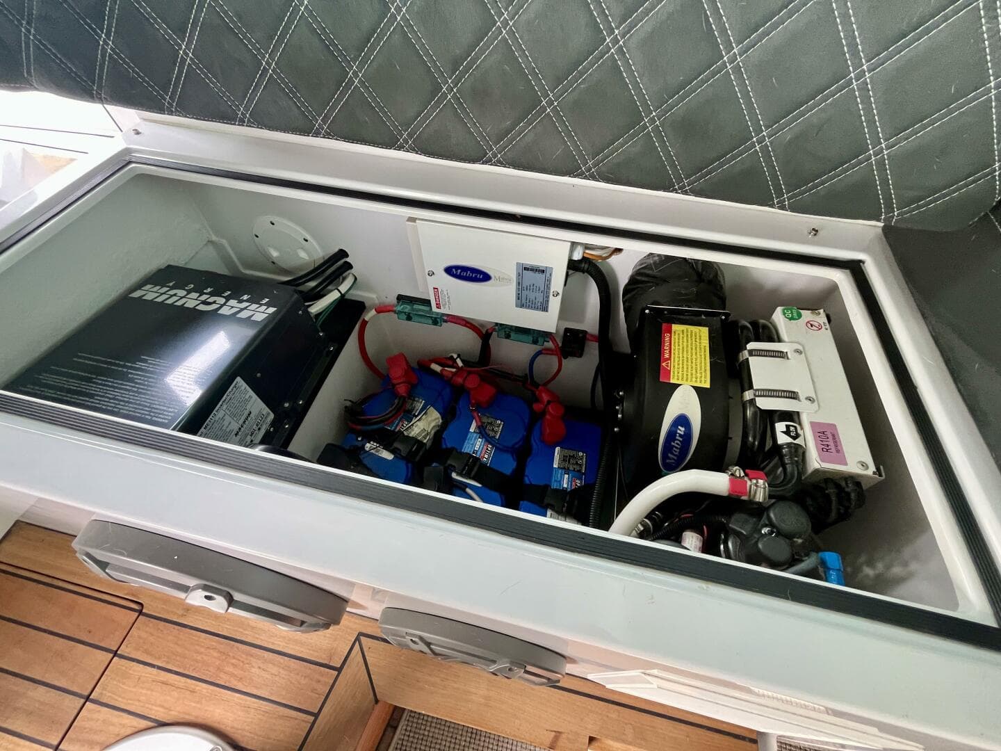 2018 Axopar 37 Sport Cabin R — photo 39