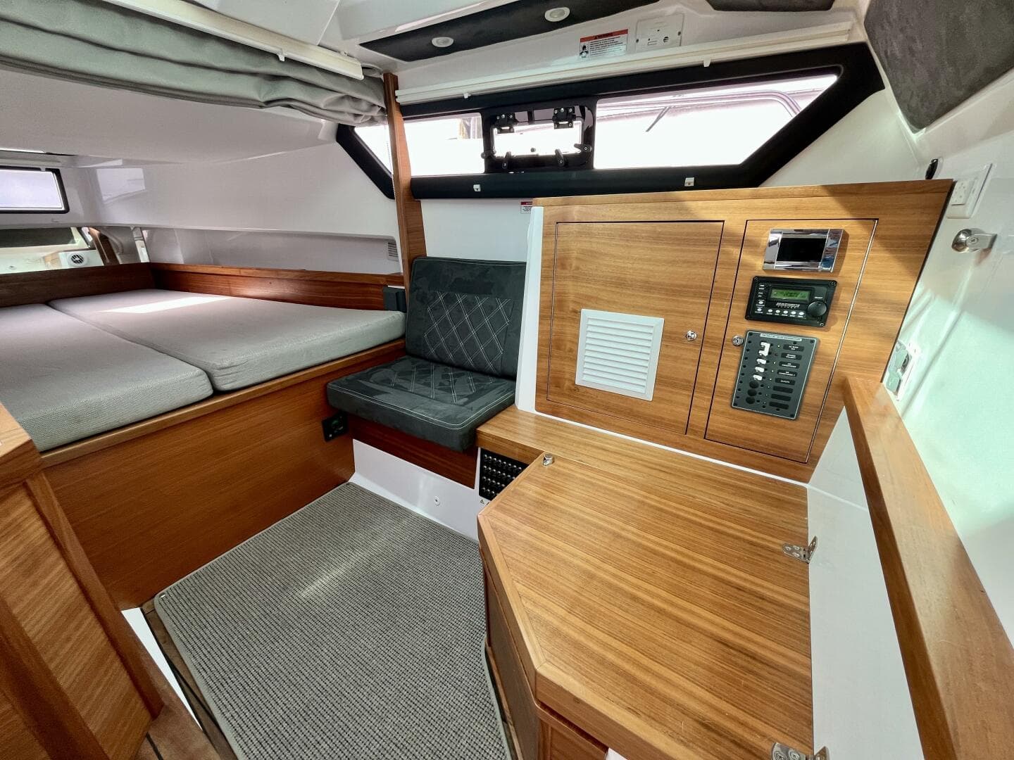 2018 Axopar 37 Sport Cabin R — photo 28