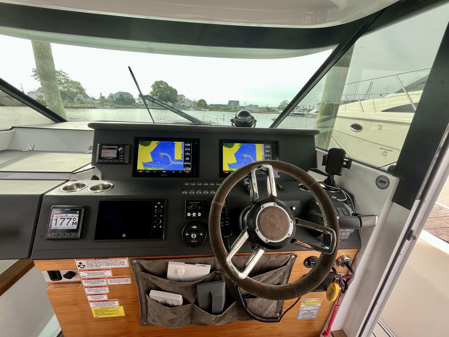 2018 Axopar 37 Sport Cabin R — photo 11