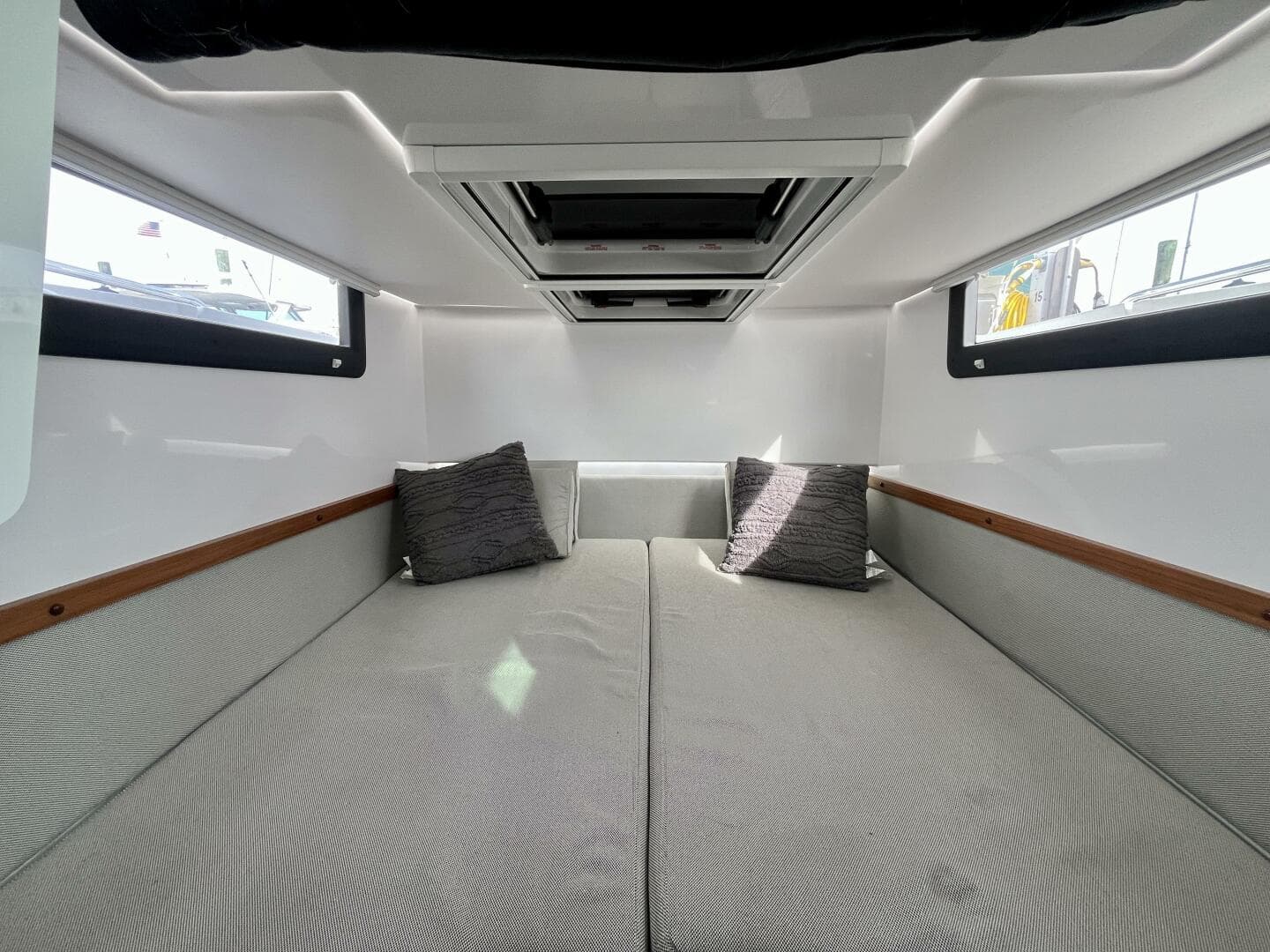 2018 Axopar 37 Sport Cabin R — photo 23