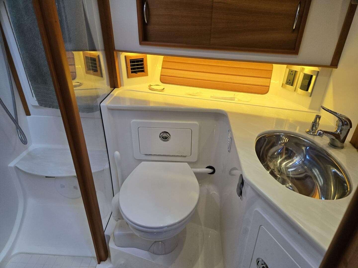 2017 Sabre 48 Flybridge — photo 69