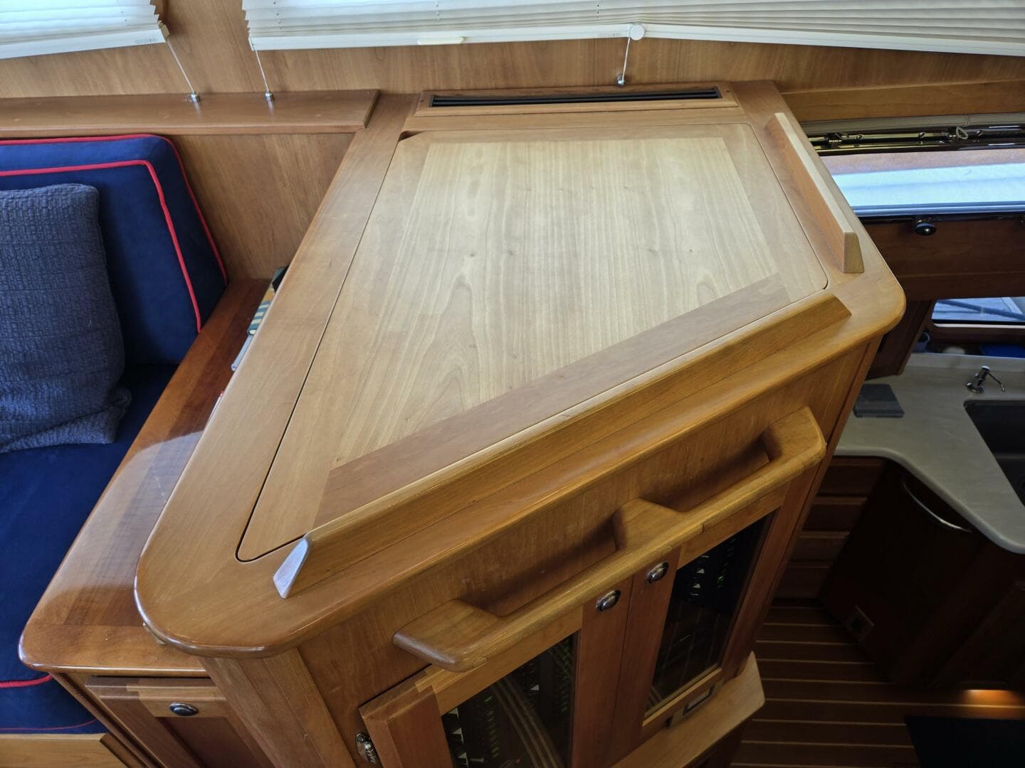 2017 Sabre 48 Flybridge — photo 35