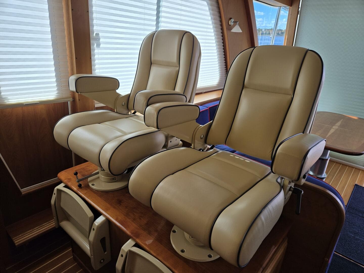 2017 Sabre 48 Flybridge — photo 40