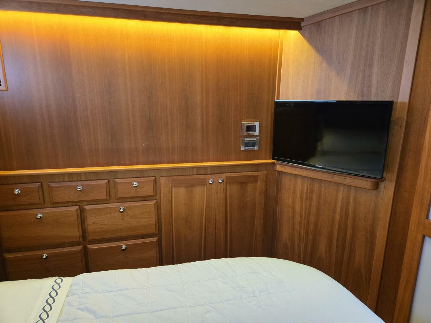 2017 Sabre 48 Flybridge — photo 64