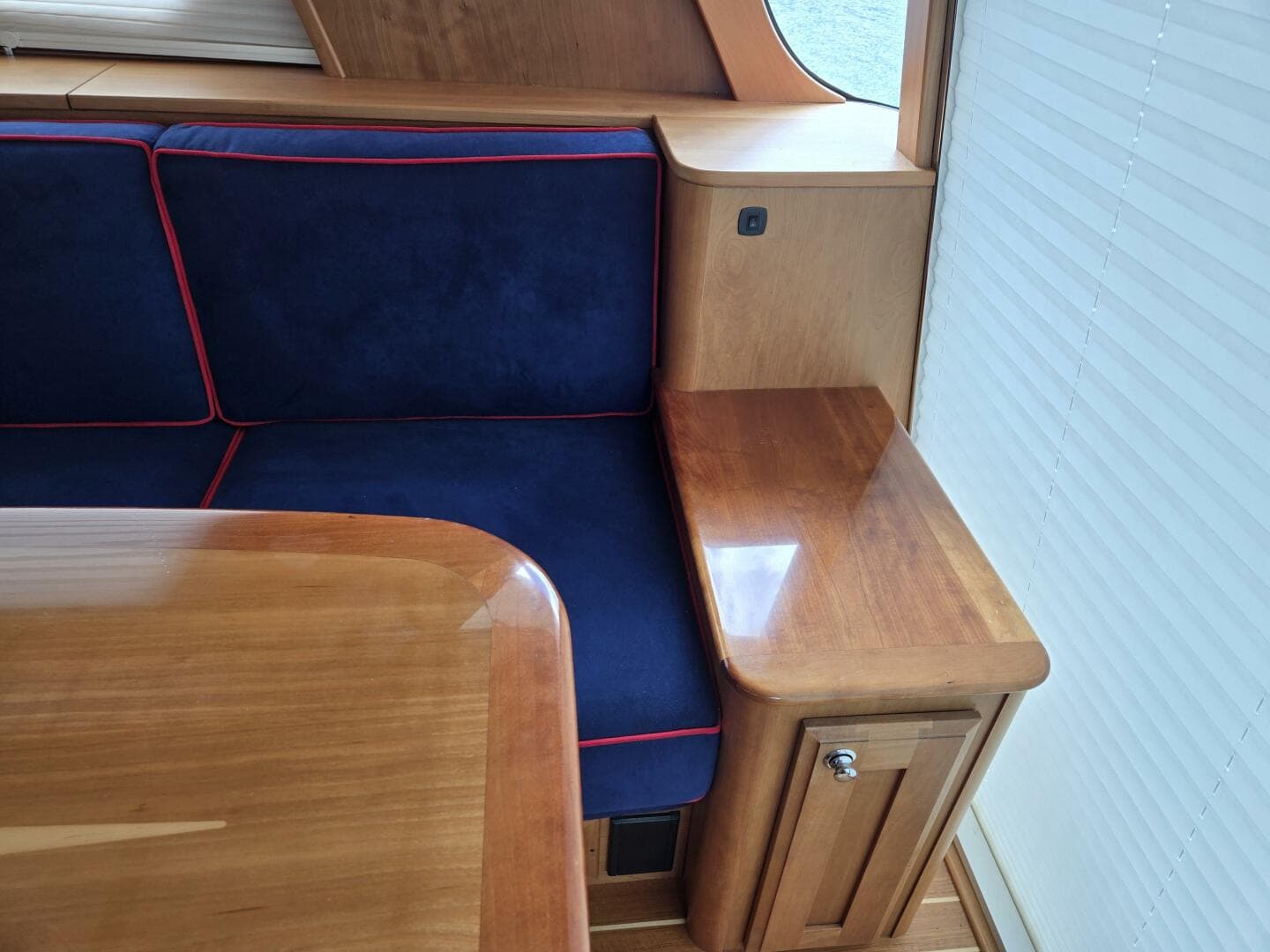 2017 Sabre 48 Flybridge — photo 29