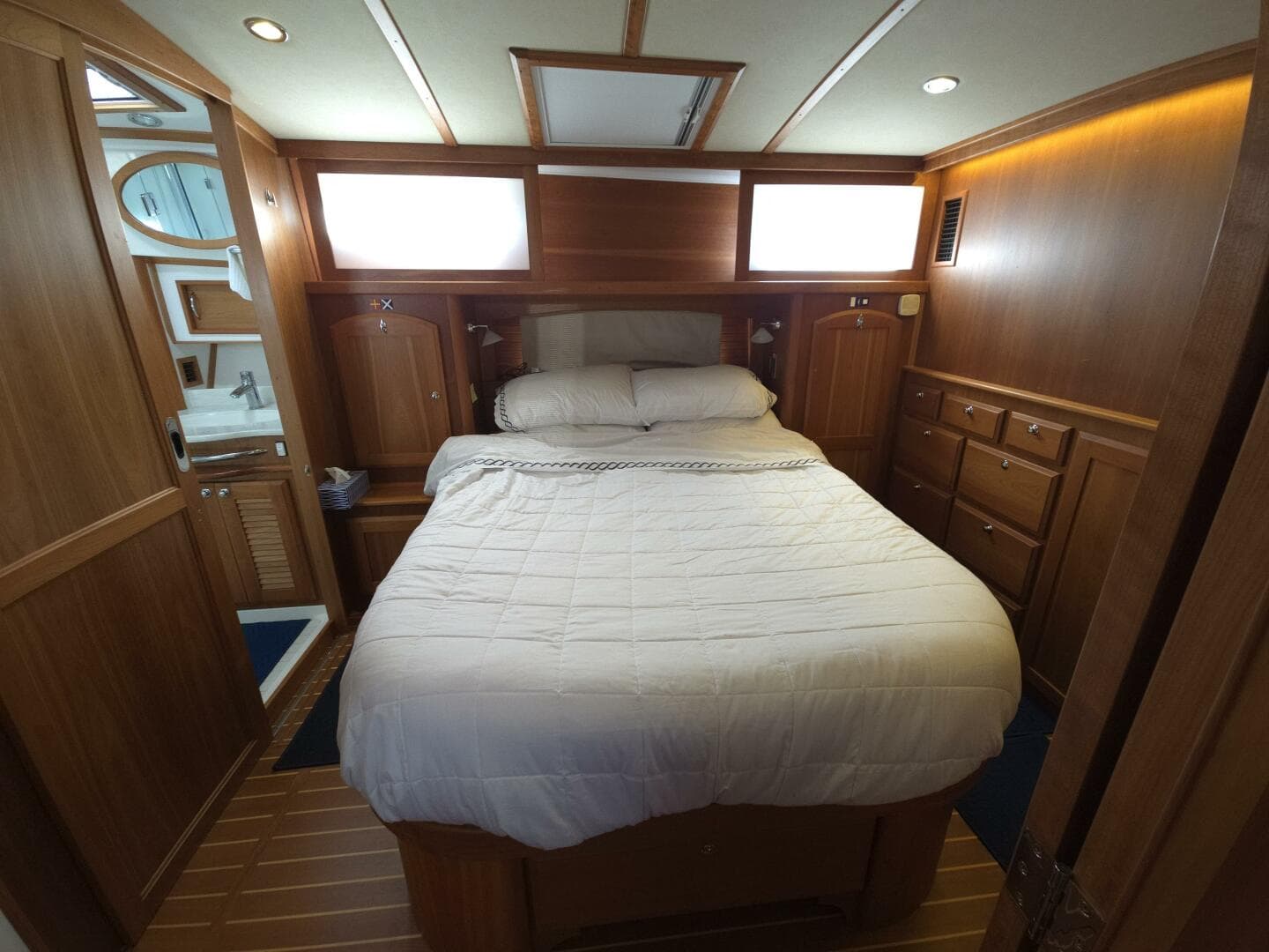 2017 Sabre 48 Flybridge — photo 60