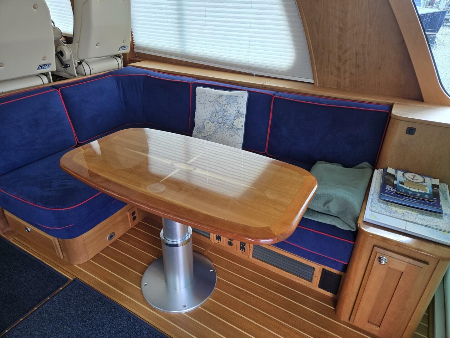 2017 Sabre 48 Flybridge — photo 27