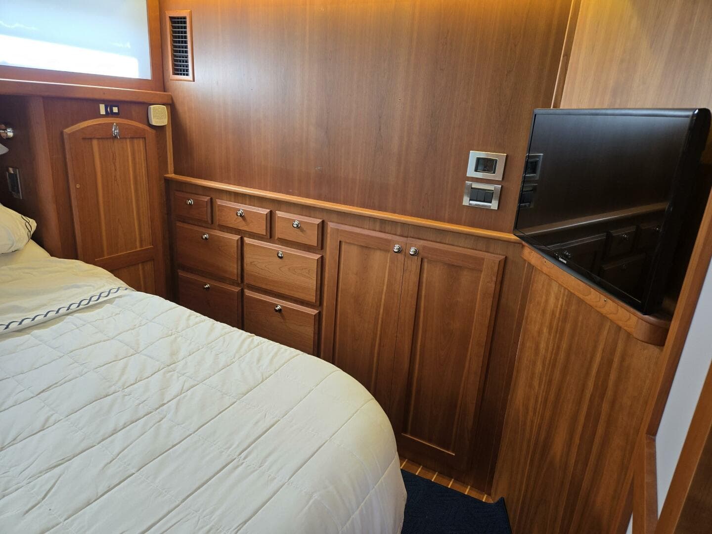 2017 Sabre 48 Flybridge — photo 62