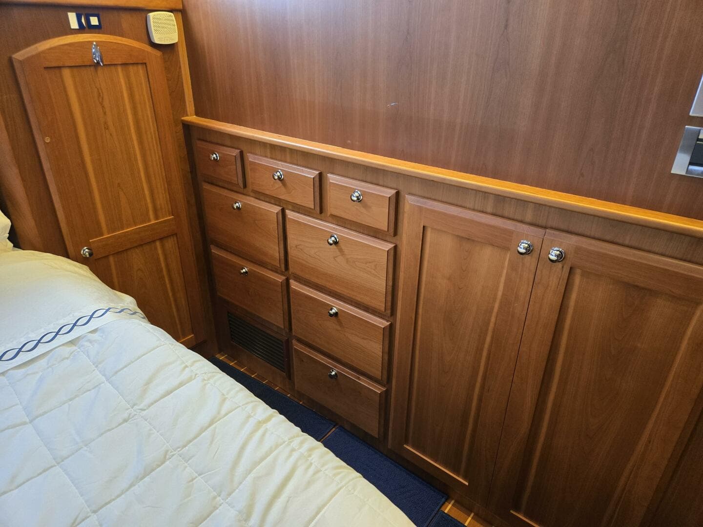 2017 Sabre 48 Flybridge — photo 63