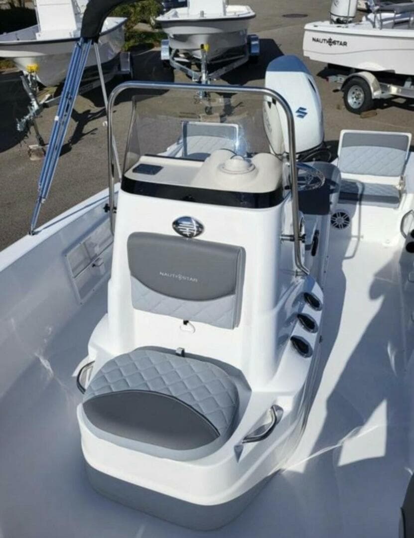 2025 Nauticstar 191 Hybrid — photo 9