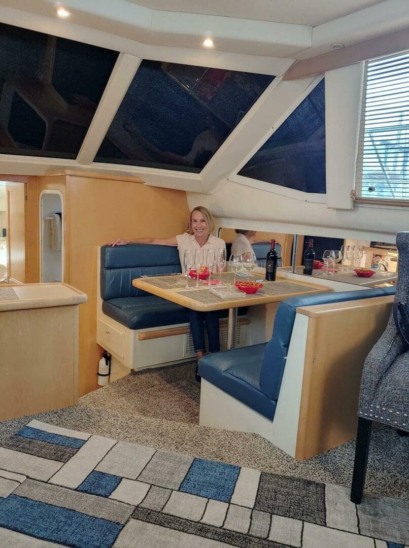 1998 Carver 355 Aft Cabin — photo 10