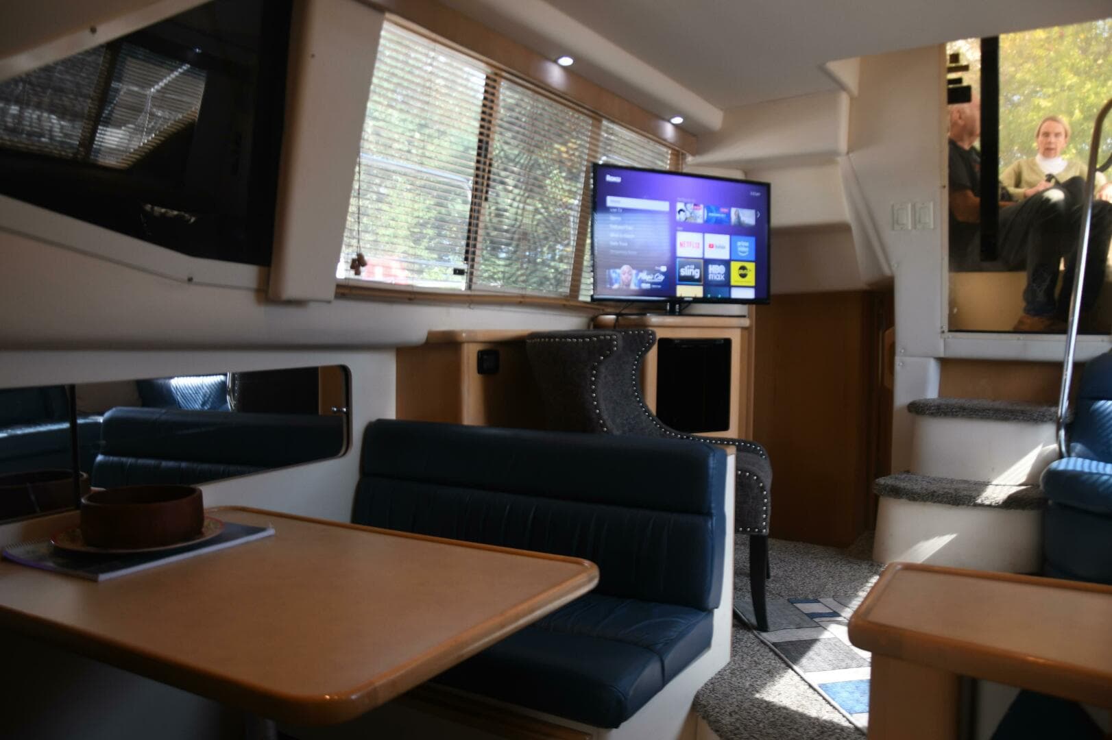 1998 Carver 355 Aft Cabin — photo 11