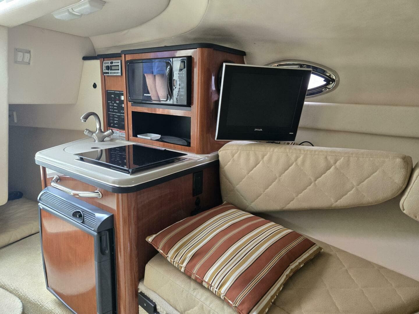 2007 Sea Ray 240 Sundancer — photo 12