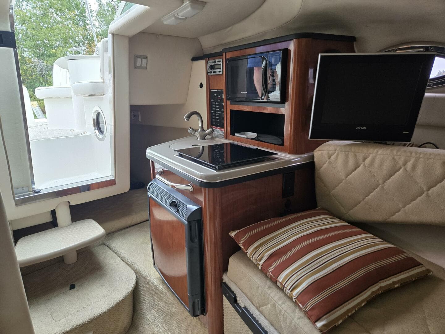 2007 Sea Ray 240 Sundancer — photo 13